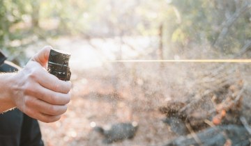 SABRE沙豹辣椒凝胶怎么使用 正确握持、喷射与安全撤离方法